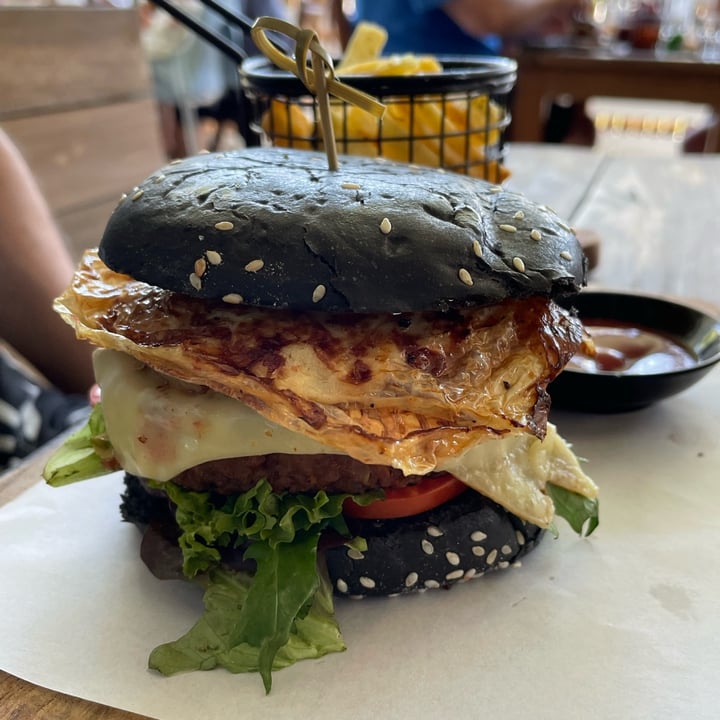 photo of Doko Demo V Works Burger shared by @veggi-bella on  06 Jan 2023 - review