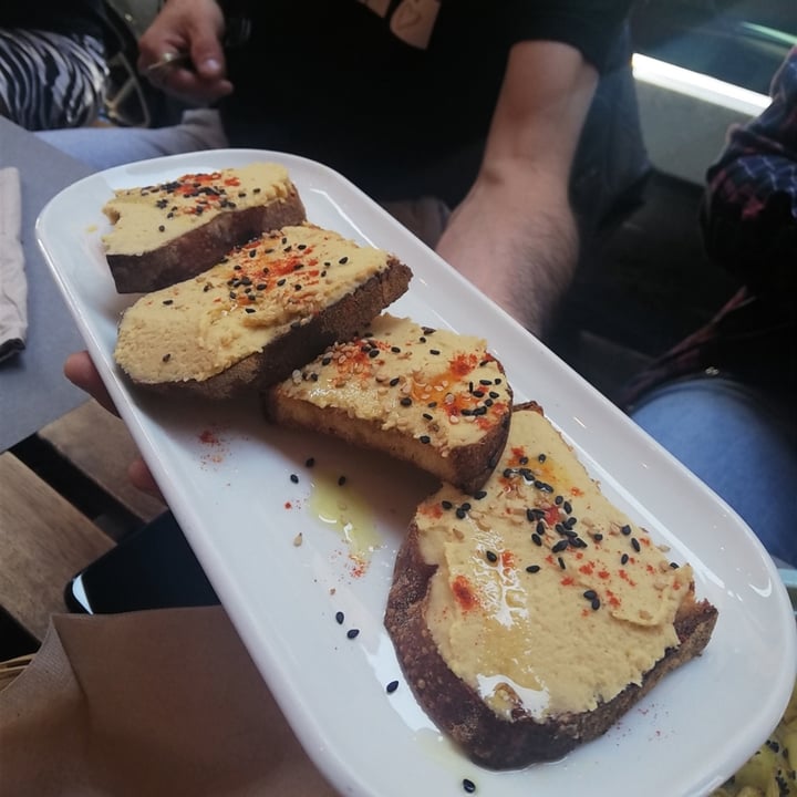 photo of Uno Caffé Olistico crostoni con hummus shared by @millabazzocchi on  13 Jul 2023 - review