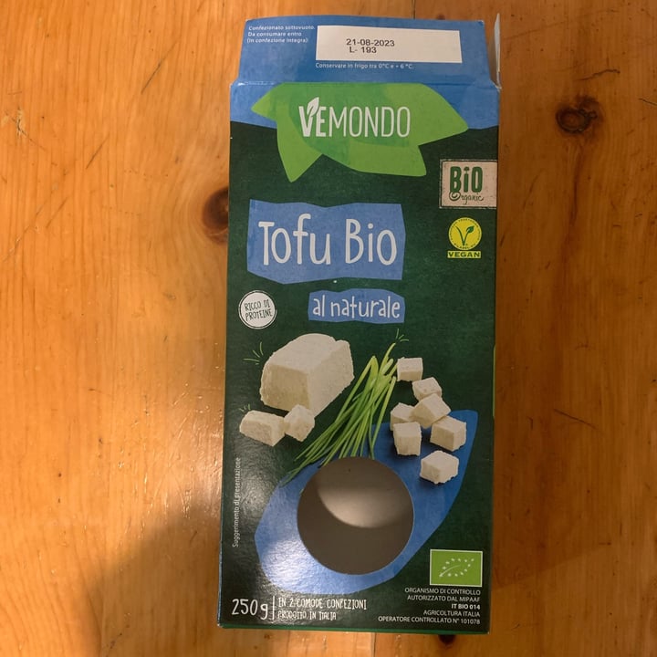 photo of Vemondo Tofu Bio al naturale shared by @frammasmanza on  10 Aug 2023 - review