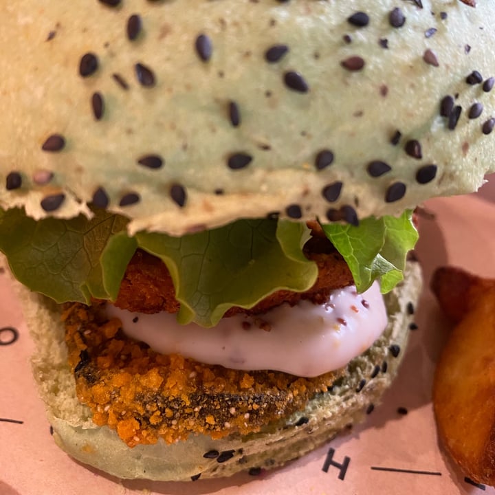 photo of Flower Burger Elf Burger shared by @mariaforesti on  19 Jan 2023 - review