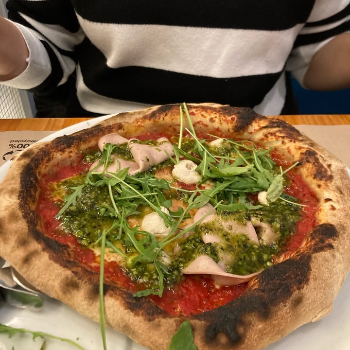 photo of Pizzi & Dixie Pizza de mortadela vegana con pesto de pistacho shared by @viofrutas on  30 Dec 2022 - review