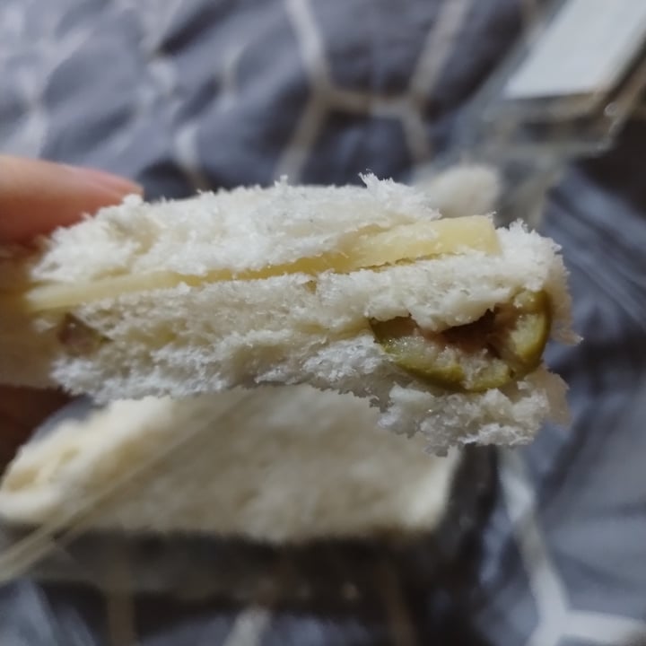 photo of No Vivas de Ensalada Sandwich de aceituna y queso shared by @felixthephoenix on  18 Apr 2023 - review