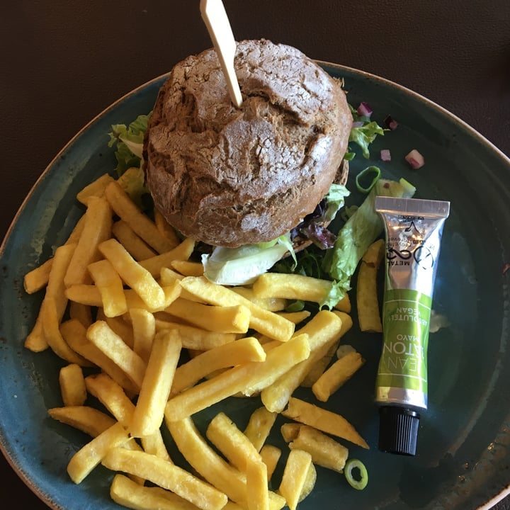 photo of De Limbourg Sittard Dutch Weed Burger shared by @taz on  07 Mar 2023 - review