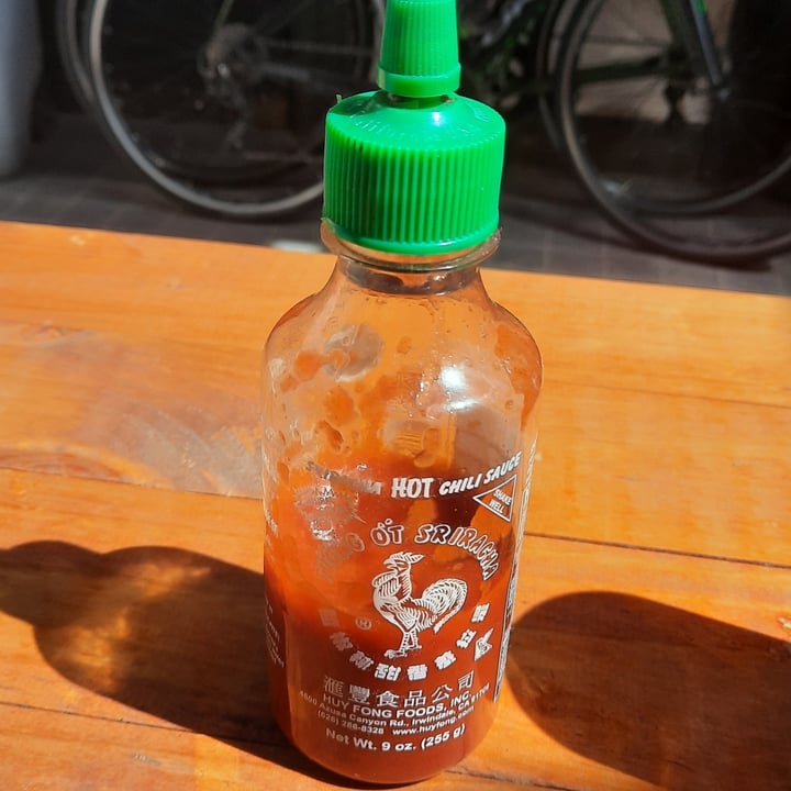 photo of Huy Fong Foods, Inc. Sriracha HOT Chili Sauce shared by @popol on  02 Jan 2023 - review