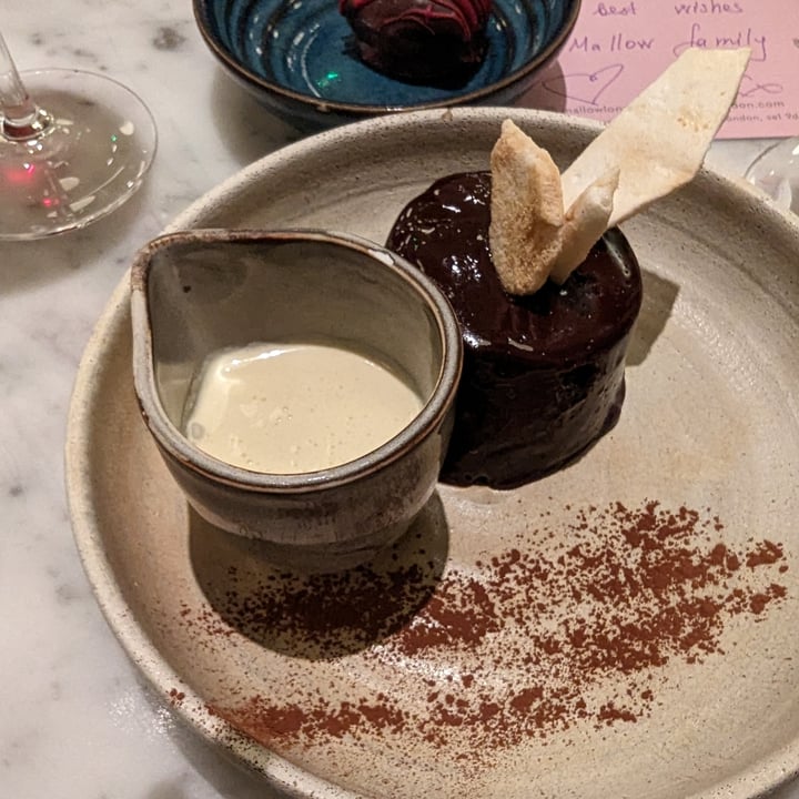 photo of mallow bitter chocolate cake, espresso meringue, anglaise shared by @carolinecapaccia on  29 Jan 2023 - review