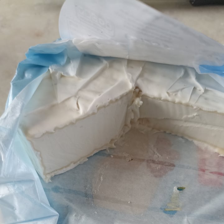 photo of Mondarella Milder Soft Blanc Camembert shared by @lasimo on  08 Aug 2023 - review