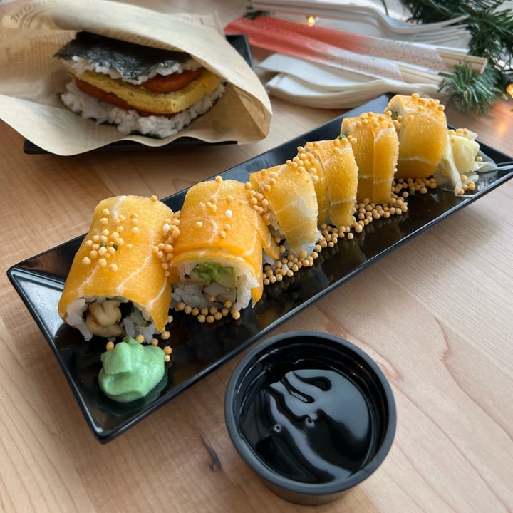 photo of Wellness Sushi Smoky Sake Roll shared by @liberationbby on  02 Feb 2023 - review