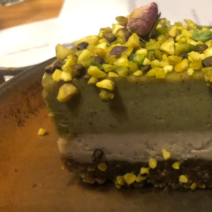 photo of Romeow Cat Bistrot Raw cake pistacchio e vaniglia shared by @violettaplantbased on  24 Dec 2022 - review