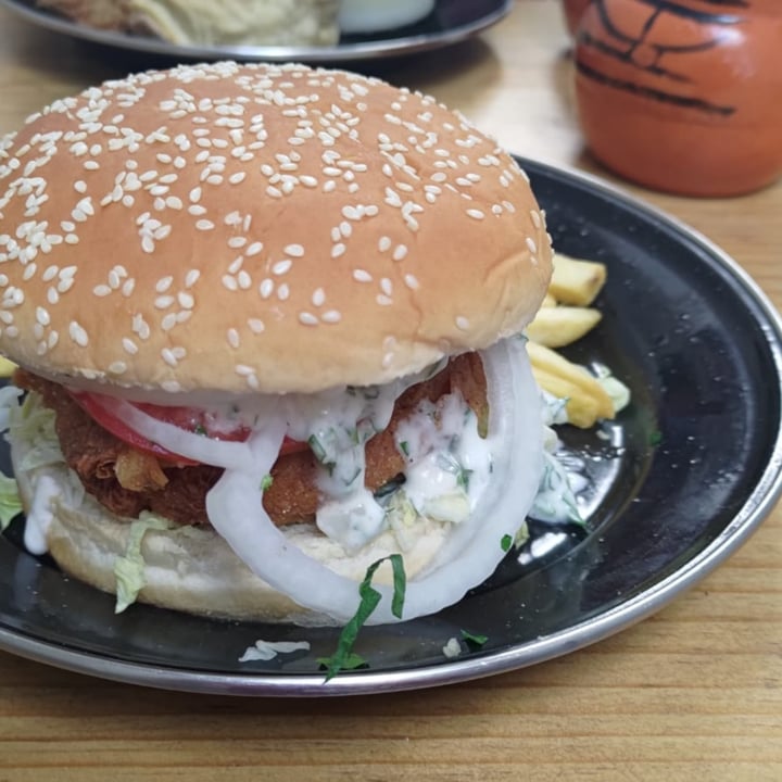 photo of VFT Vegan Fried Tofu hamburguesa shared by @carolinamar on  18 Jun 2023 - review