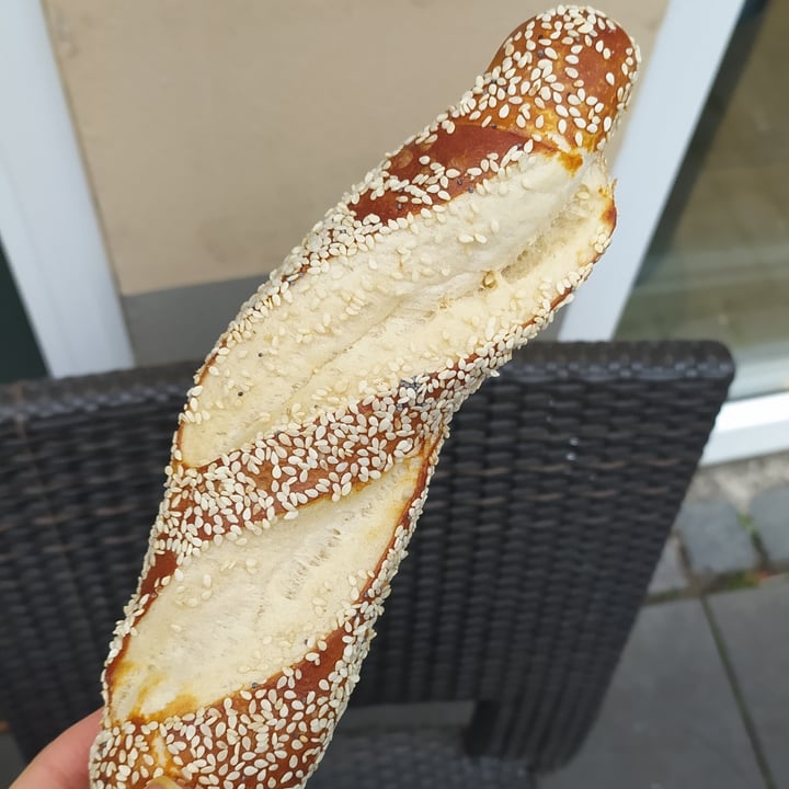 photo of Stadtbrotbäcker Rott GmbH Bonn Bretzel bread mit Sesam shared by @v3ronica on  05 Mar 2023 - review