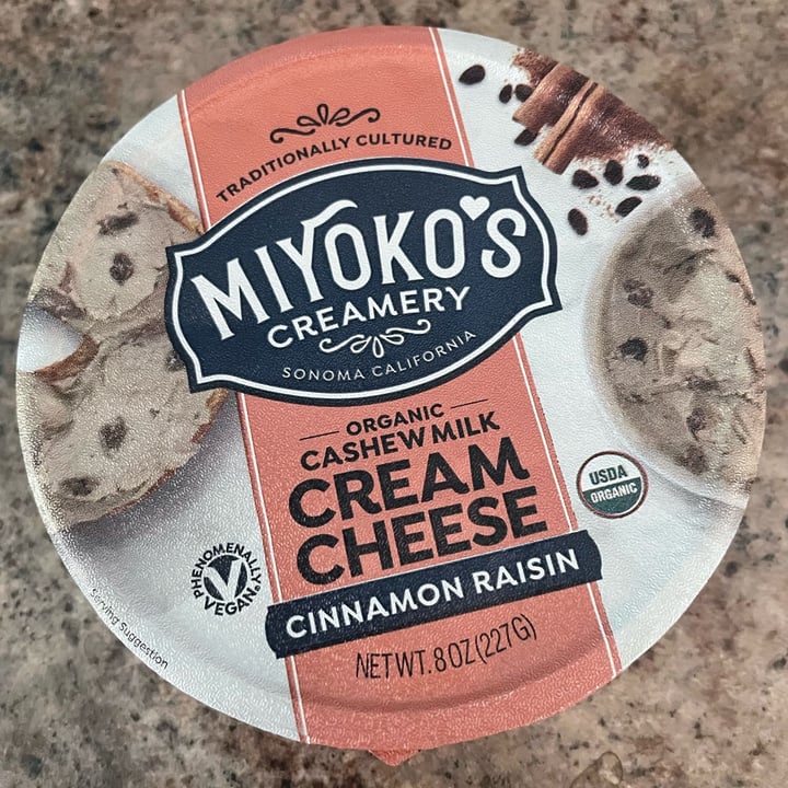 photo of Miyoko's Creamery Cashew Milk Cream Cheese Cinnamon Raisin shared by @clarendiee on  02 Aug 2023 - review