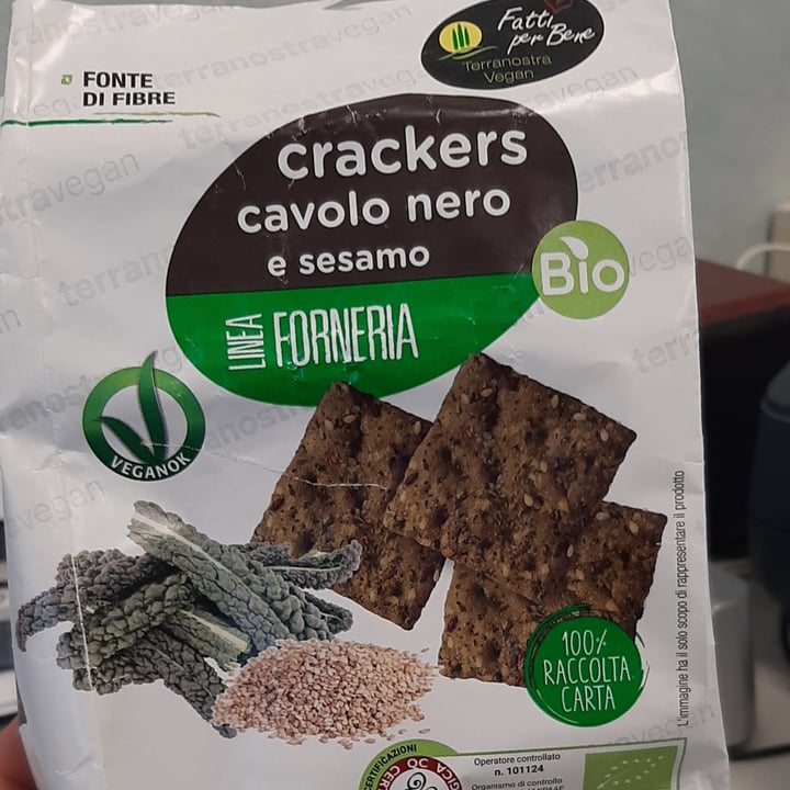 photo of Fatti per Bene Crackers Cavolo Nero E Sesamo shared by @irenebertiveg96 on  15 Feb 2023 - review