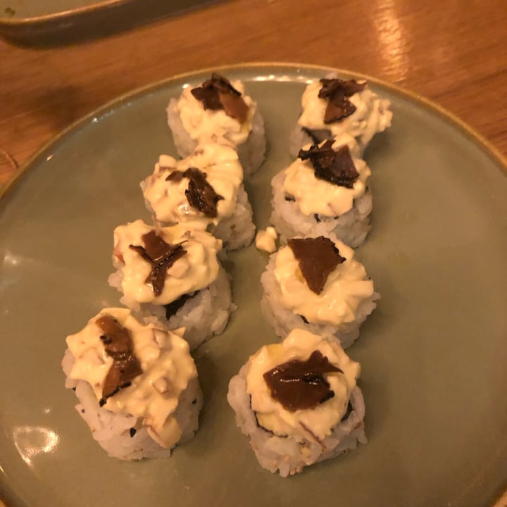 photo of NORI WAY Uramaki tartufato shared by @paoladicembrino on  29 Mar 2023 - review