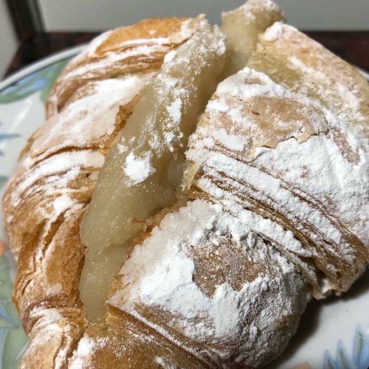 photo of Le Panem Croissant con pastelera vegana shared by @vegandann on  07 Jan 2023 - review