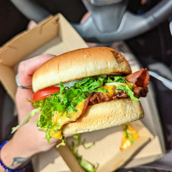 photo of Seitan's Realm Bacun Cheeze Burger shared by @mollygoesveg on  14 Jun 2023 - review