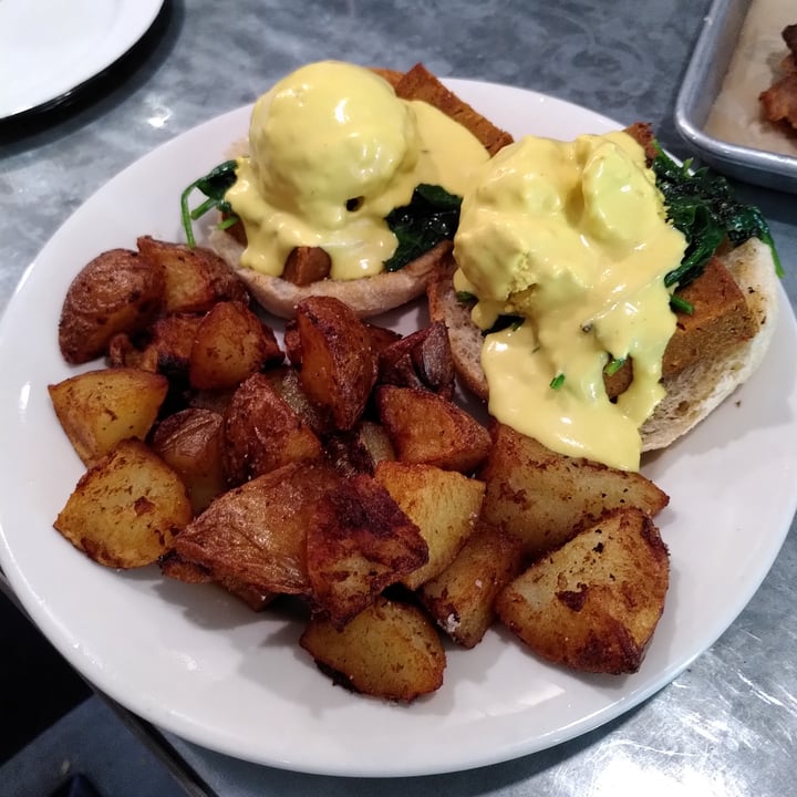 photo of Sticky Fingers Diner Benedict Florentine shared by @maffi1810 on  08 May 2023 - review