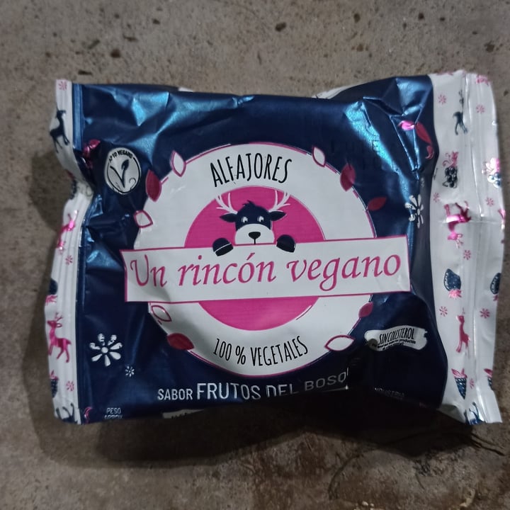 photo of Un Rincón Vegano Alfajor de Frutos del Bosque shared by @vikthor on  15 Jun 2023 - review