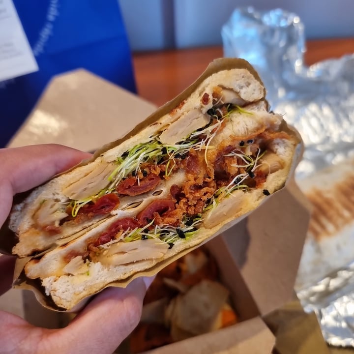 photo of Healthy Poke Alcobendas Madrid The Vegan Sandwich shared by @lauraperezdietista on  14 Jun 2023 - review