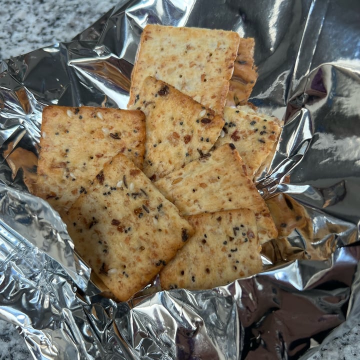 photo of Trader Joe's Everything But The Bagel Seasoned Bite Sized Crackers shared by @annettej on  08 May 2023 - review