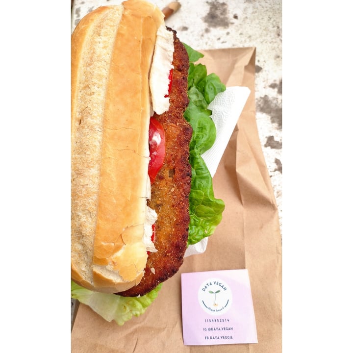 photo of Daya Vegan Sandwiche Milanesa Garbanzo shared by @meteofan on  28 Apr 2023 - review