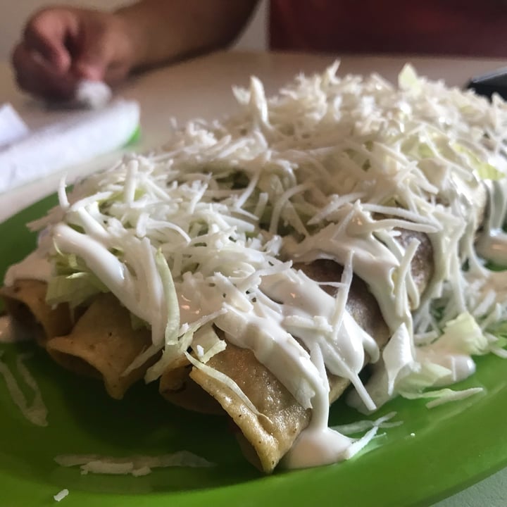 photo of Antojito con Amor Flautas de chorizo con papa shared by @alinpadilla on  14 Dec 2022 - review