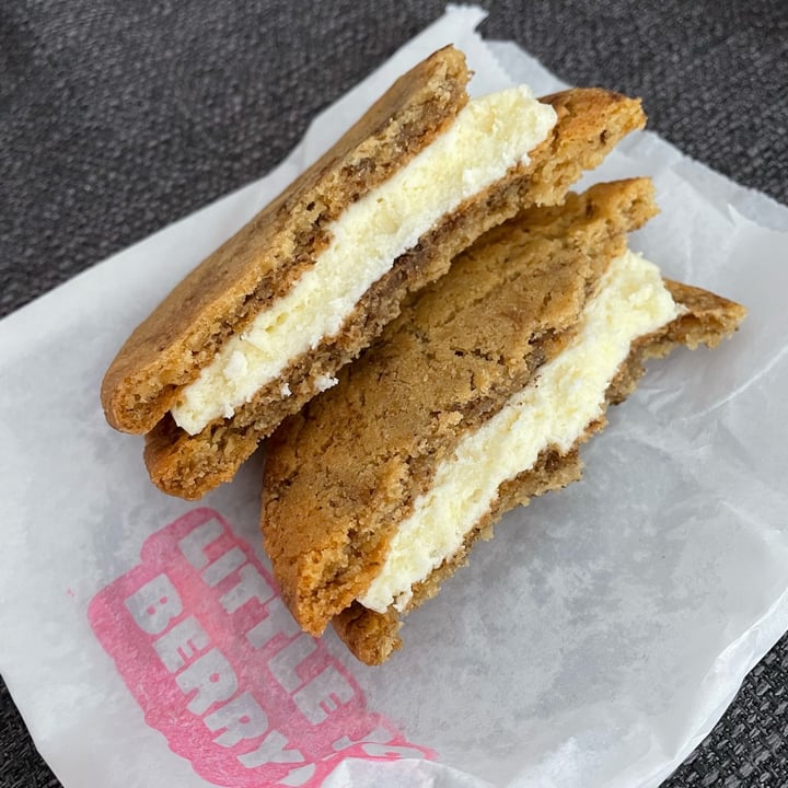 photo of Little Jo Berry's Bakery Lemon Earl Gray Whoopie Pie shared by @laurjc on  24 Jun 2023 - review