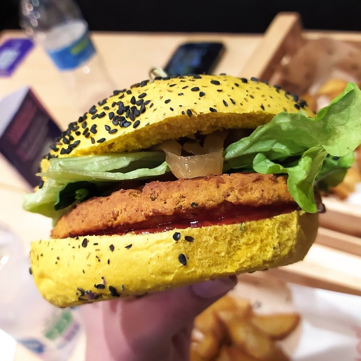 photo of Flower Burger Roma Spicy cecio shared by @bratkart0ffel on  06 Jan 2023 - review