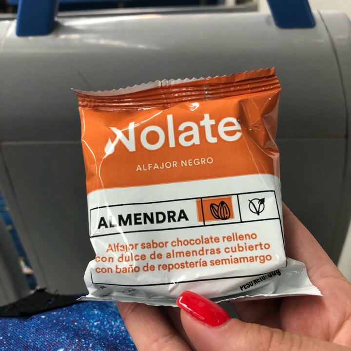 photo of Nolate Alfajor Negro De Almendras shared by @anaacraveroo on  28 Jul 2023 - review