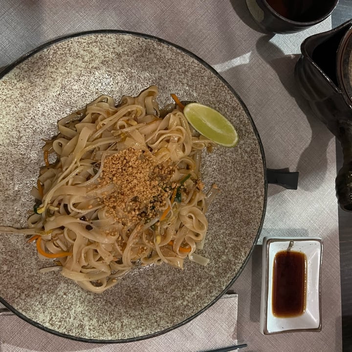 photo of SHOKU - Ristorante Thailandese e Giapponese Vegan pad thai shared by @borghettoeleonora on  01 May 2023 - review