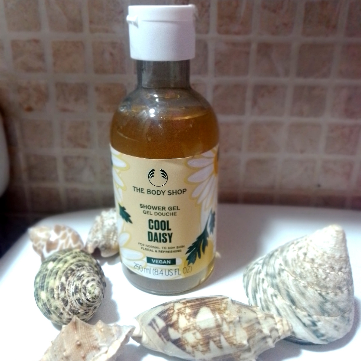 The Body Shop shower gel cool daisy Review abillion