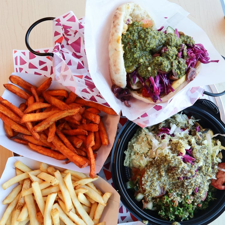 photo of The Hummus & Pita Co. Veggie Bowl shared by @lizmaselli on  26 Feb 2023 - review