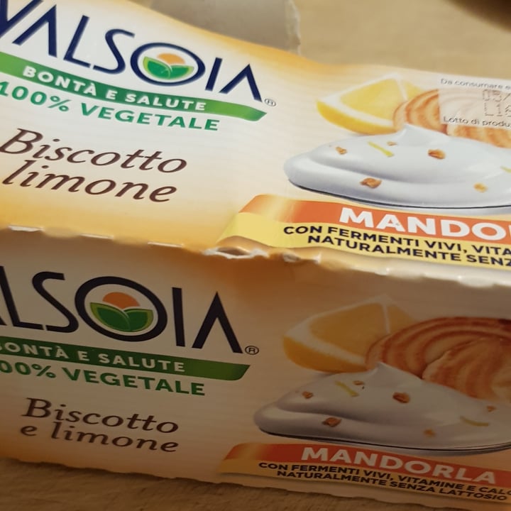 photo of Valsoia yogurt biscotto e limone shared by @cateveg on  29 Jul 2023 - review