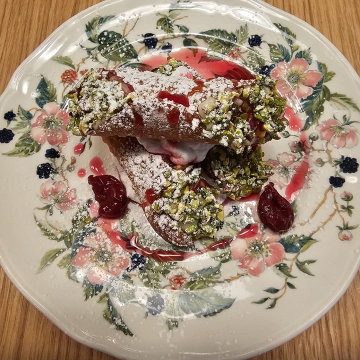 photo of Interno TRE Cannoli siciliani shared by @marcelloveg on  09 Apr 2023 - review