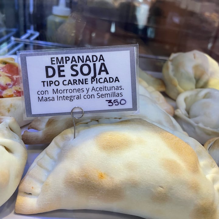 photo of Veganius Empanada de soja texturizada shared by @valenequiza on  03 Jan 2023 - review
