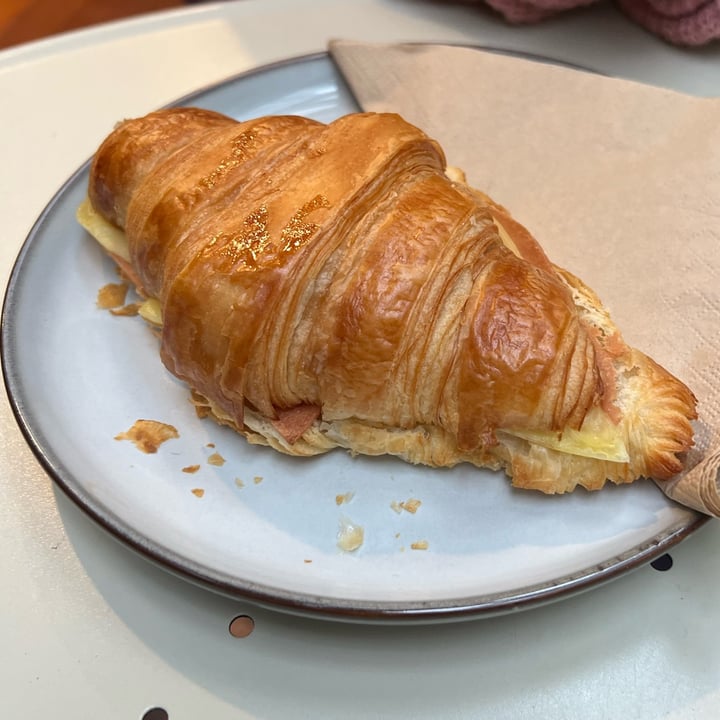 photo of UNION KIOSK Ham & Cheese Croissant shared by @jess-m-wright on  02 Jul 2023 - review