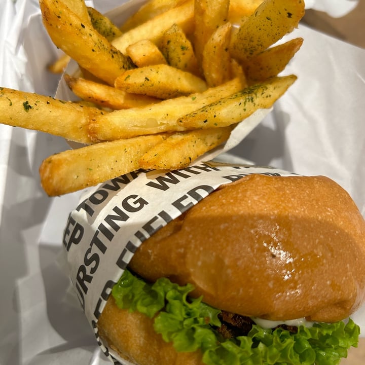 photo of VEGANBURG Woodleigh shroom burg meal shared by @hengguanhou on  18 Jun 2023 - review
