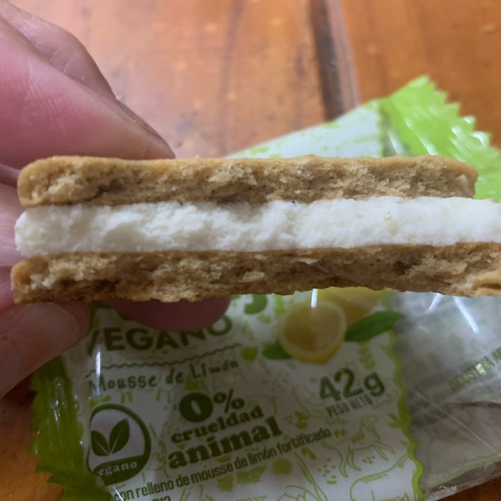 photo of Animal kind Alfajor con Mousse de Limón shared by @jacquelinechaves on  25 Mar 2023 - review