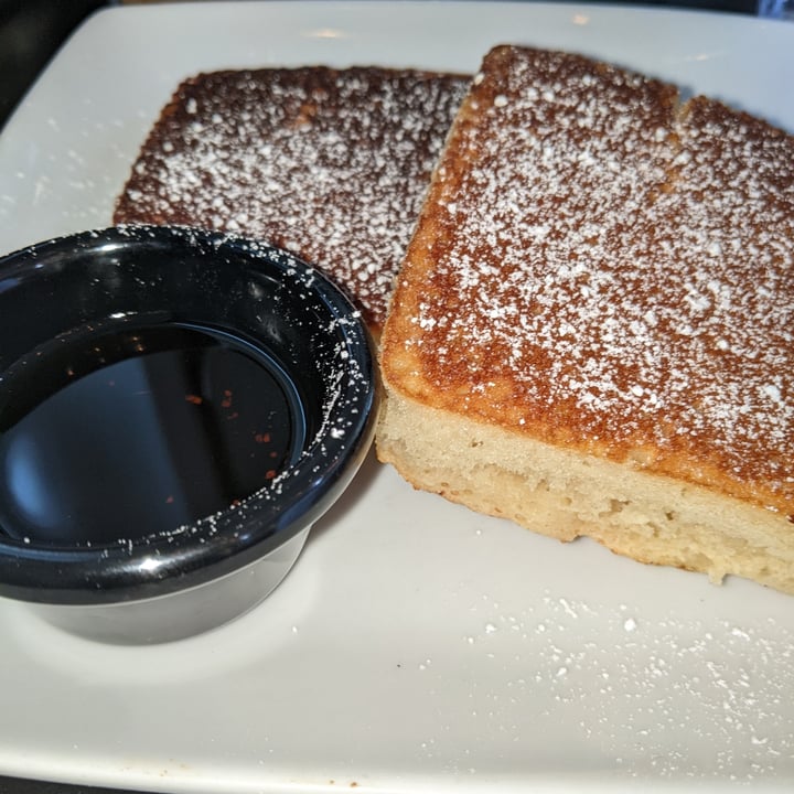 photo of 4th & State Cheesy Garlic Bread shared by @4thaanimals69 on  01 Jun 2023 - review
