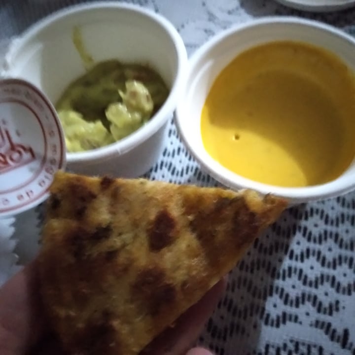 photo of Holy Plants Pita Chips con guacamole y queso cheddar shared by @veganaenlima on  23 Dec 2022 - review