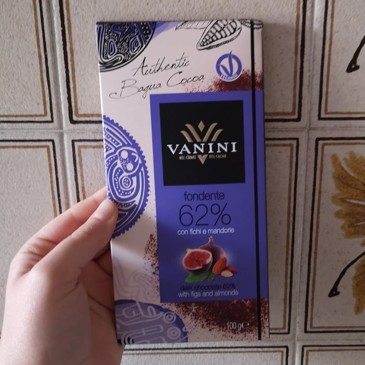 photo of Vanini Cioccolato fondente 62% con fichi e mandorle shared by @aleveganfoodlover on  16 May 2023 - review