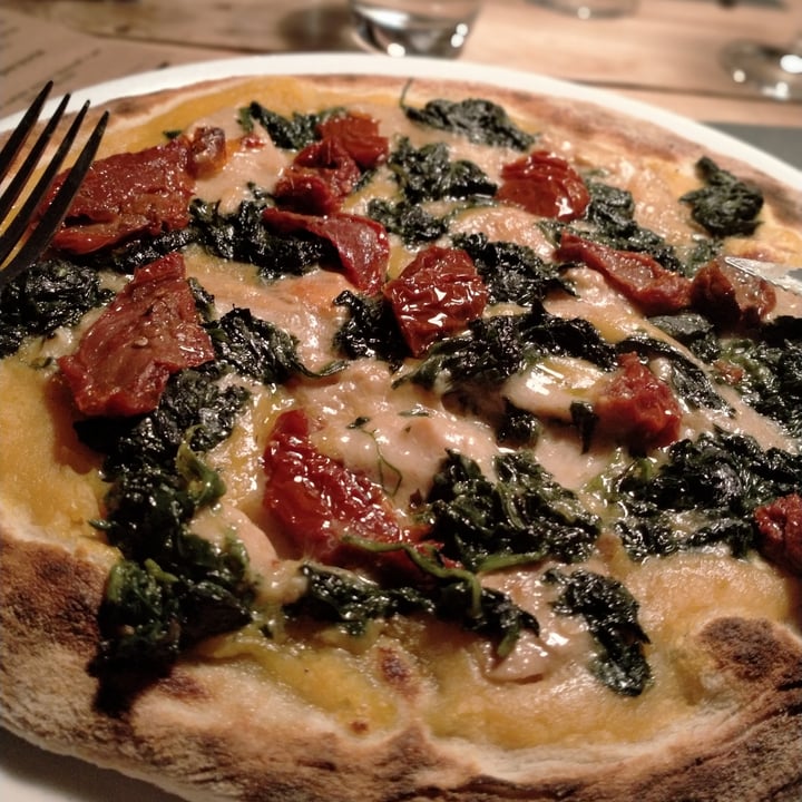 photo of A-mare Ristorante & Pizza pizza zucca, funghi, spinaci e pomodori secchi shared by @masaya90 on  11 Feb 2023 - review