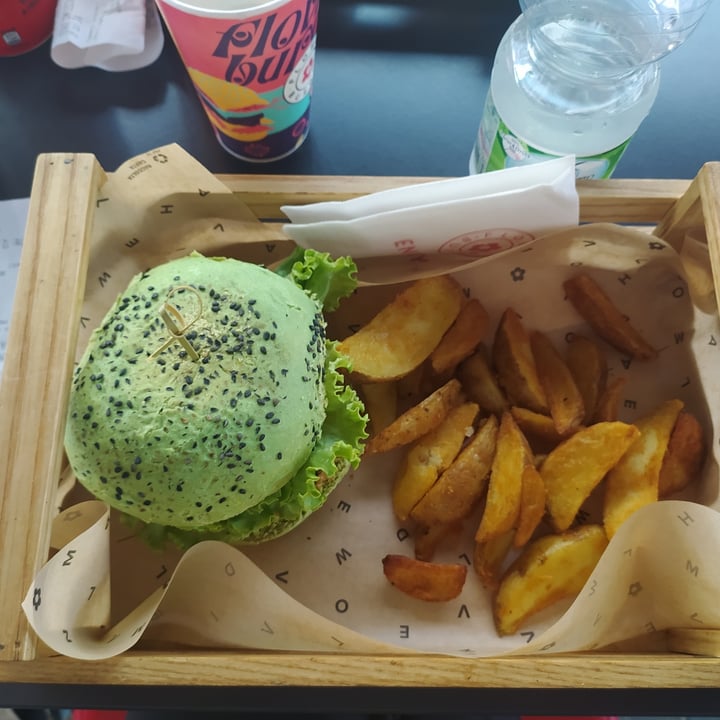 photo of Flower Burger Jungle Burger shared by @chiaragoesveg on  04 Mar 2023 - review