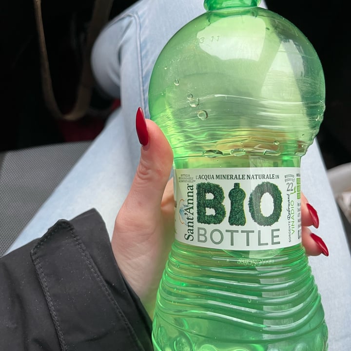 photo of Sant'Anna Acqua in bio bottle shared by @silviaaaa on  08 Jan 2023 - review
