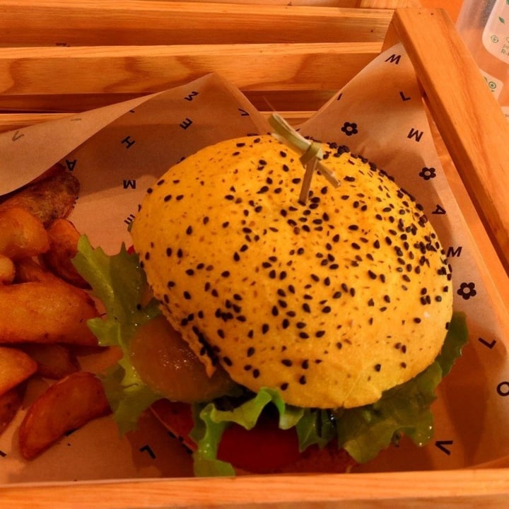photo of Flower Burger Spicy Cecio shared by @pastasource on  01 Feb 2023 - review