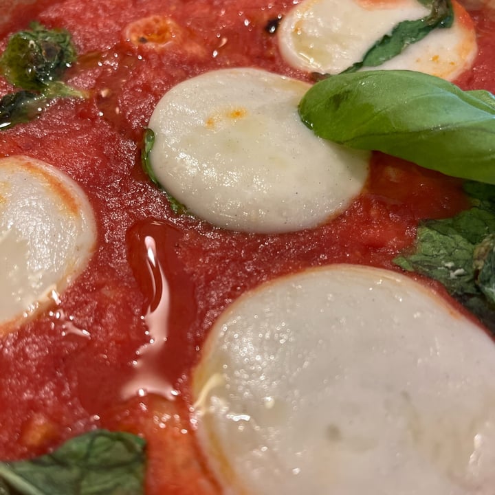 photo of Pizzeria Assaje DOP Vegana (Margherita) shared by @gabrielsmond on  26 Mar 2023 - review
