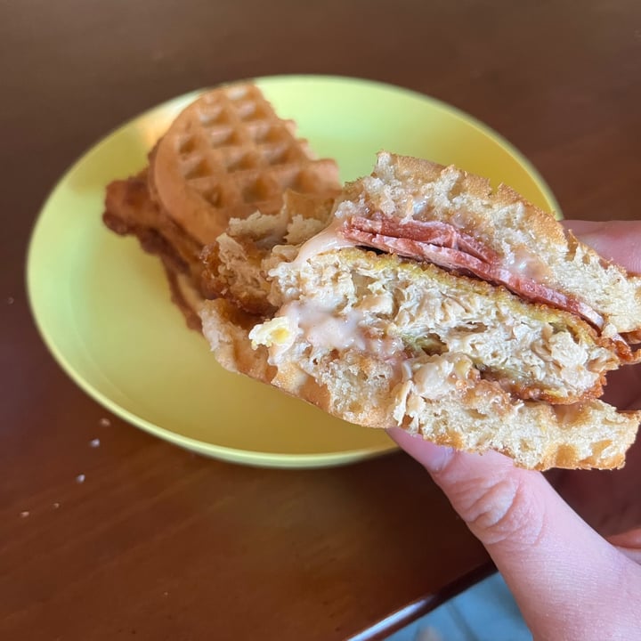 photo of Plant Power Fast Food Chicken & Waffle Sandwich shared by @dejaferia on  02 Feb 2023 - review