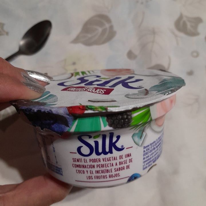 photo of Silk yogurt a base de coco con frutos rojos shared by @victoria-vicky on  22 Dec 2022 - review