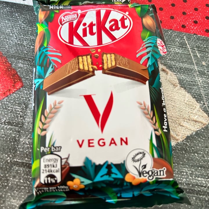 photo of Nestlé Kitkat Vegan shared by @cinzia1981 on  30 Mar 2023 - review