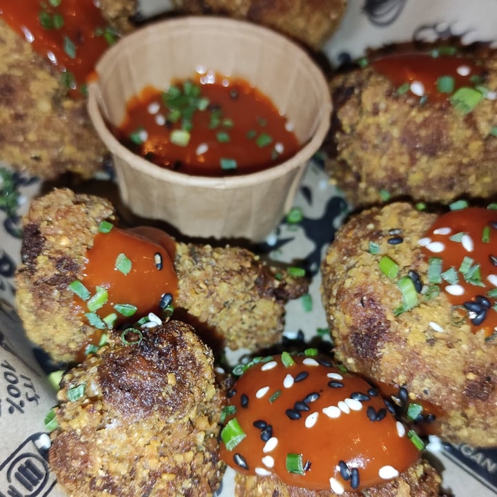 photo of Mad Mad Vegan Homemade Buffalo Coli Wings shared by @ramseier on  09 Apr 2023 - review