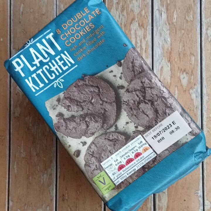 photo of Plant Kitchen (M&S) 8 Double Chocolate Cookies shared by @kismetcandle on  23 Mar 2023 - review